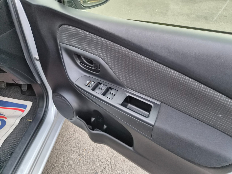 2019 Toyota Vitz - image 13