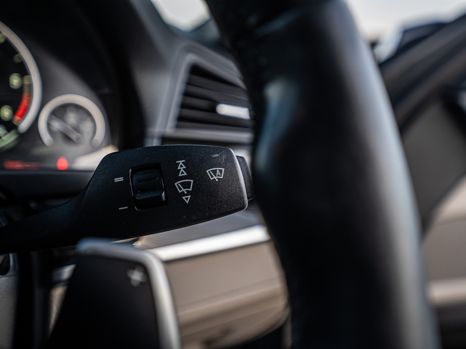 2015 BMW 5 Series - image 23