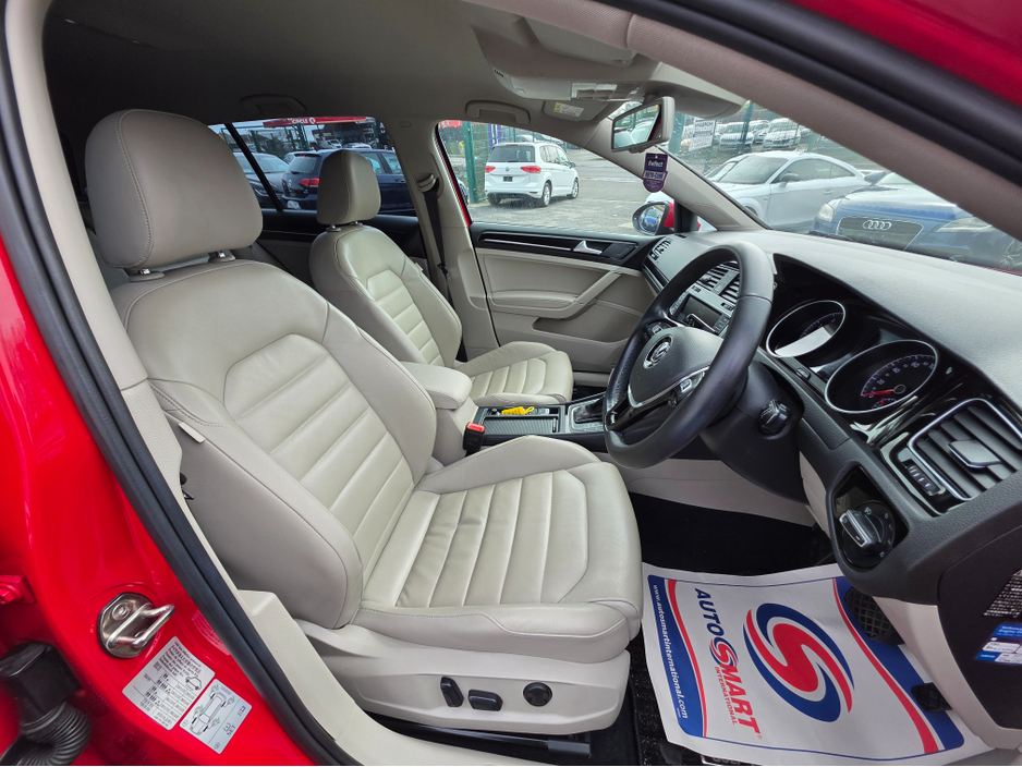 2015 Volkswagen Golf - image 2