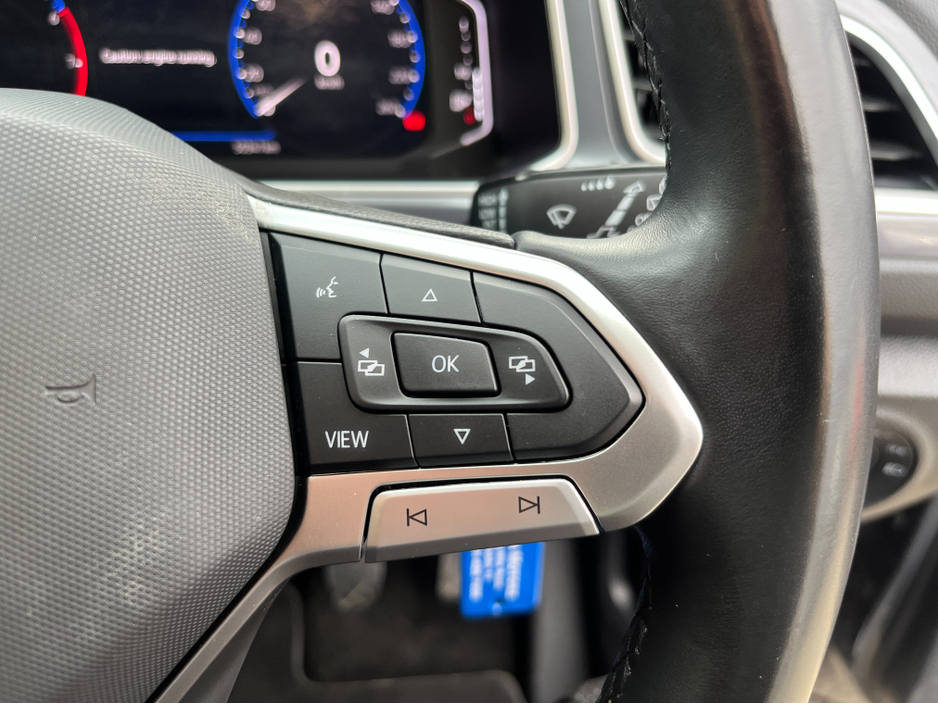 2024 Volkswagen T-Roc - image 25