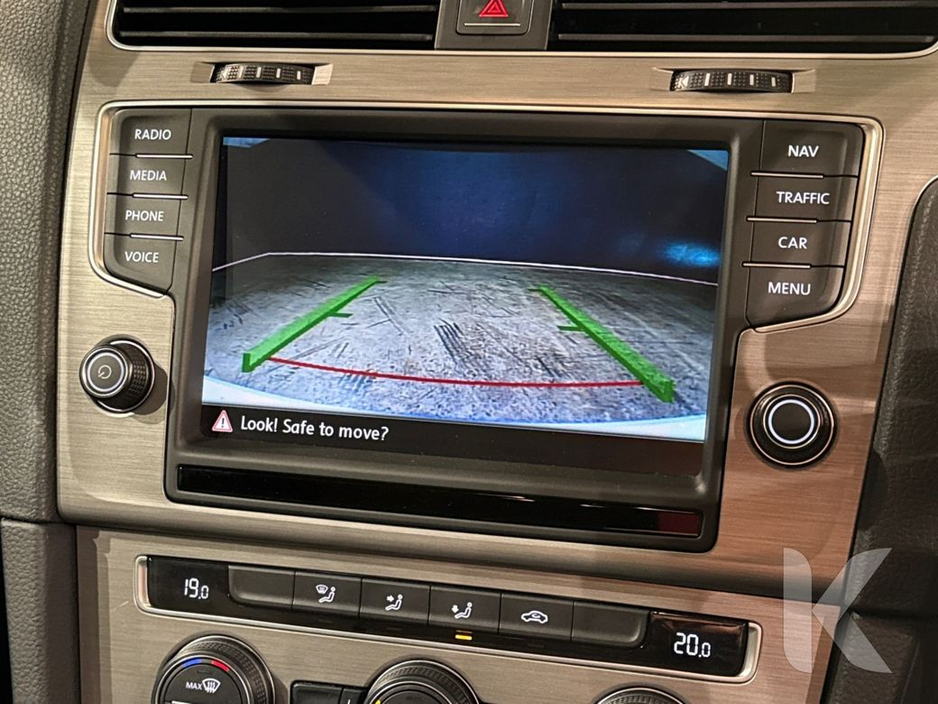 2016 Volkswagen Golf - image 18