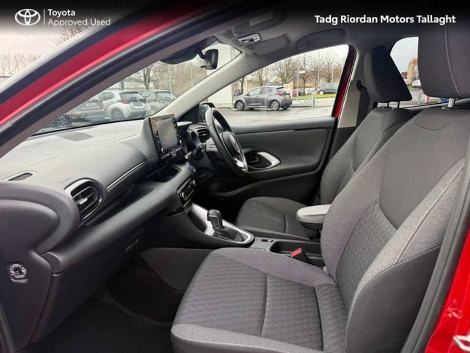 2022 Toyota Yaris - image 7