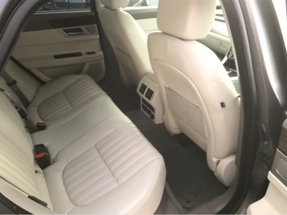 2018 Jaguar XF - image 17