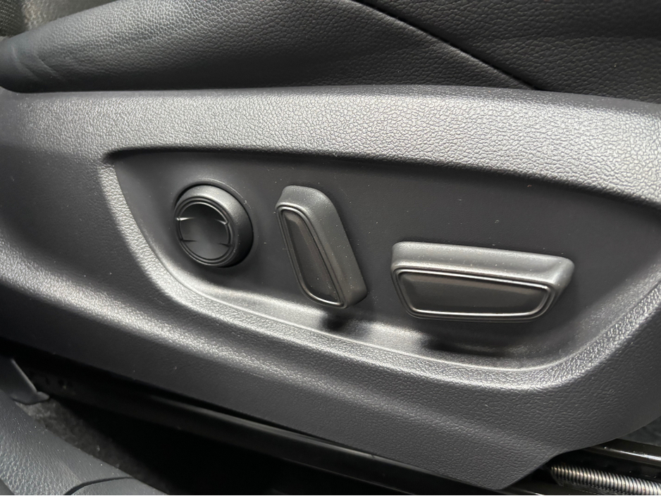 2024 Toyota Corolla Cross - image 9