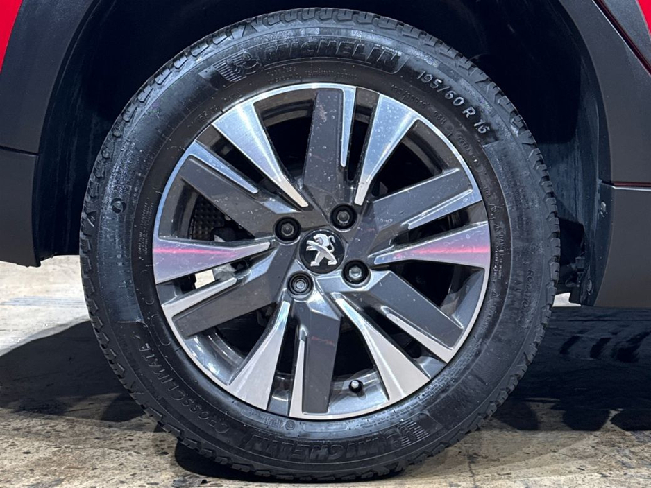 2017 Peugeot 2008 BLACK HALF LEATHER - FACTORY ALLOYS - REVERSE CAMERA €12,950