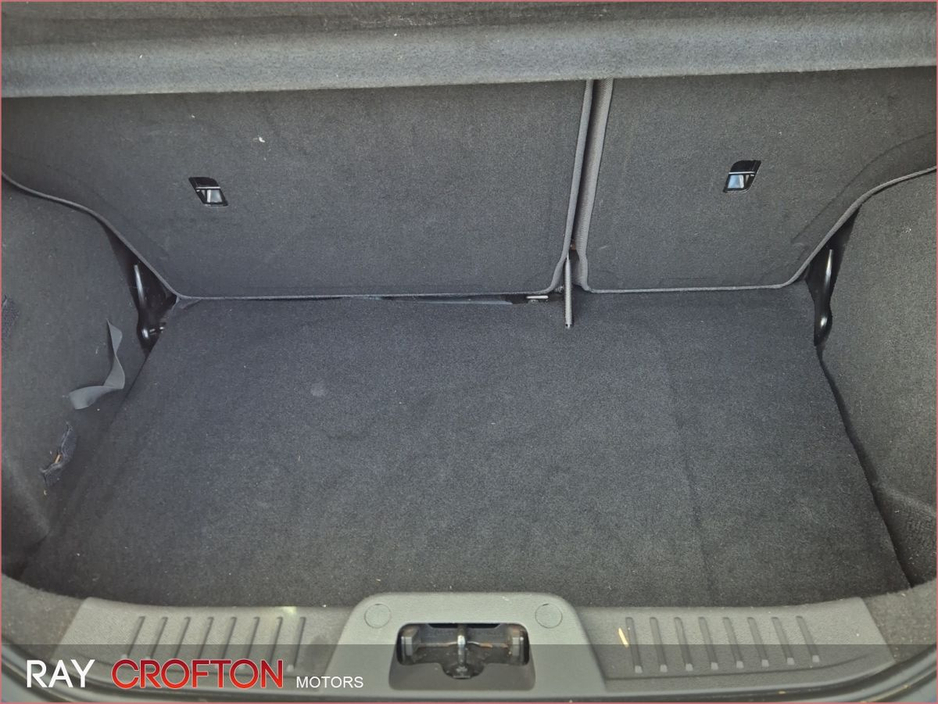 2015 Ford Fiesta - image 19