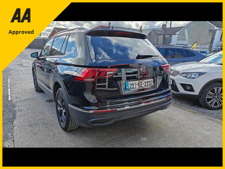 2022 Volkswagen Tiguan - image 10