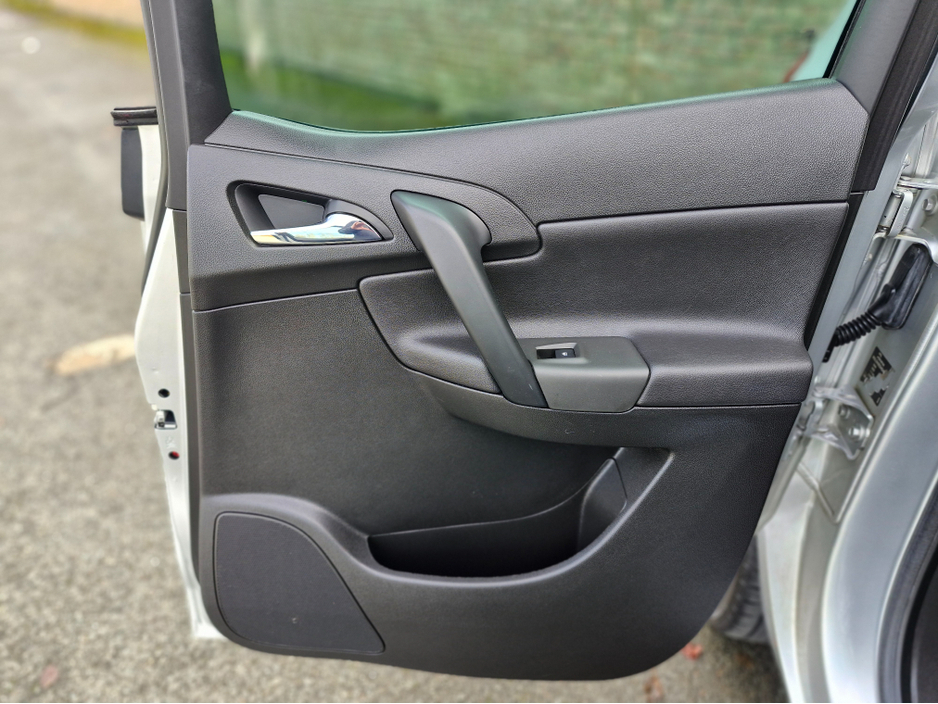 2017 Opel Meriva - image 27