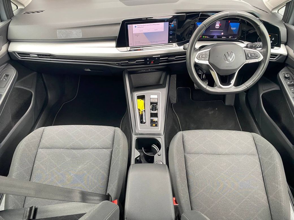 2023 Volkswagen Golf - image 10