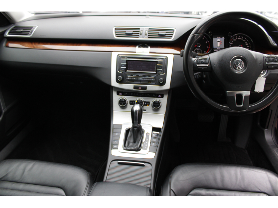 2014 Volkswagen Passat - image 16