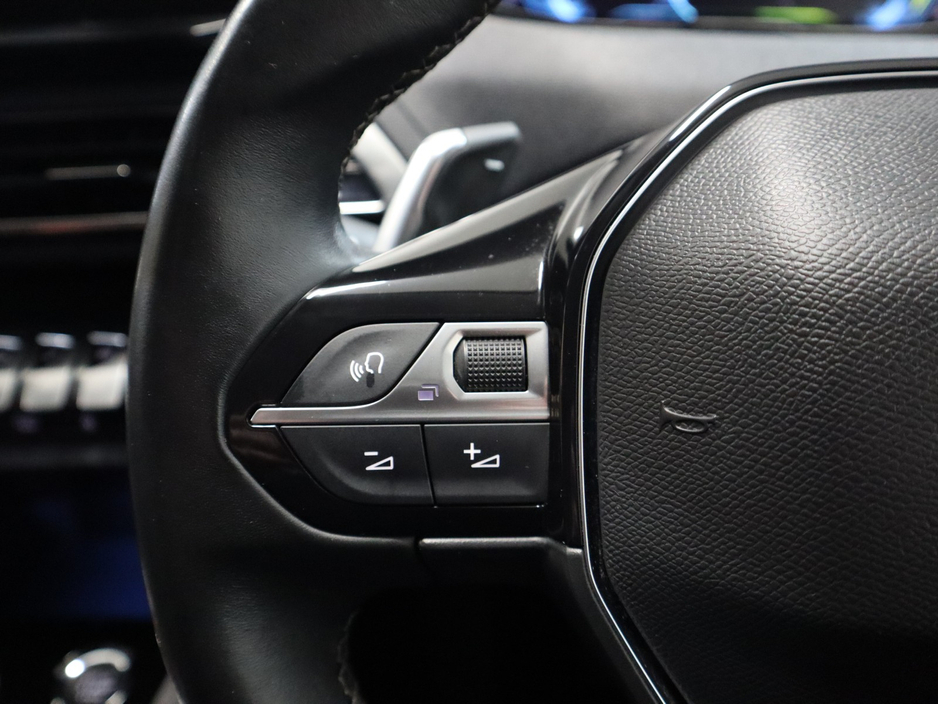 2022 Peugeot 3008 - image 11