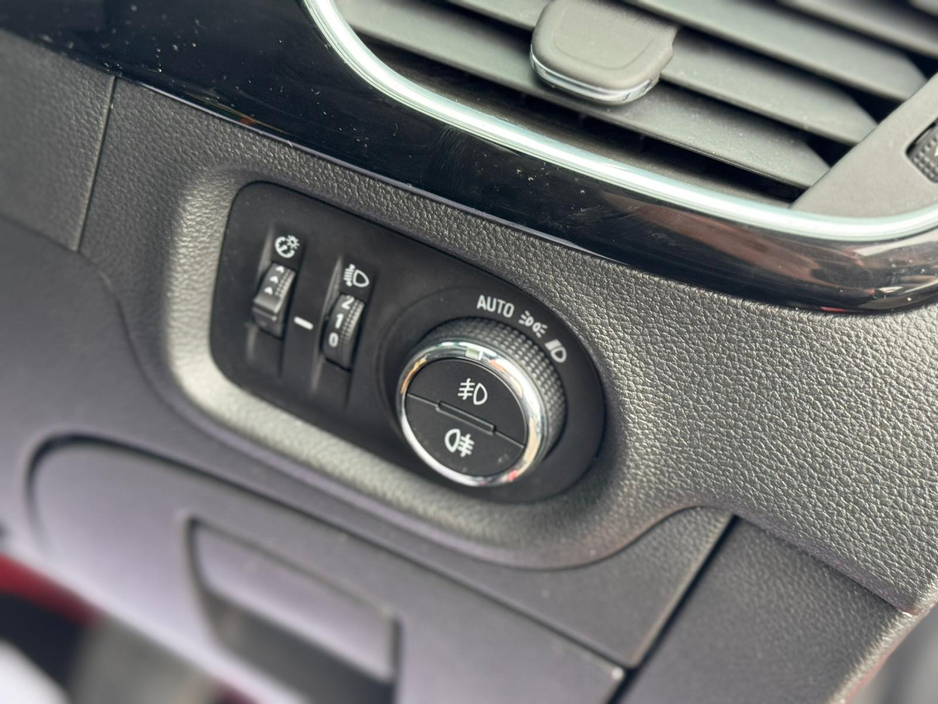 2016 Vauxhall Astra - image 22