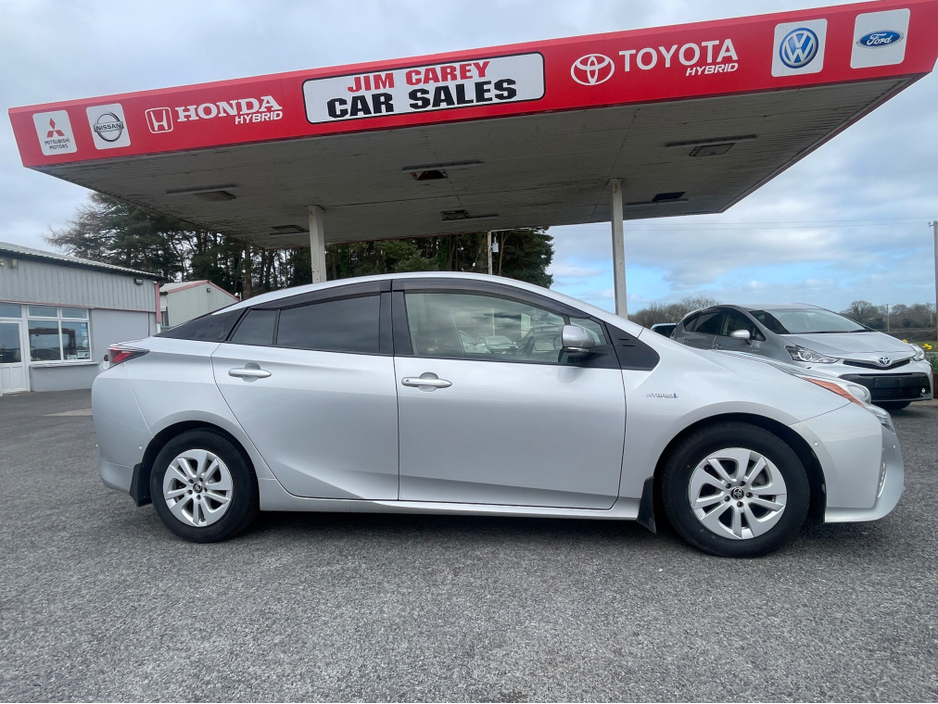 2016 Toyota Prius - image 8