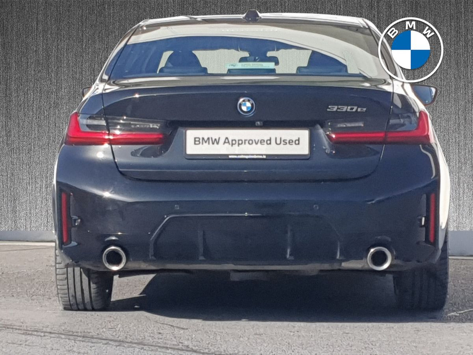 2025 BMW 3 Series - image 15