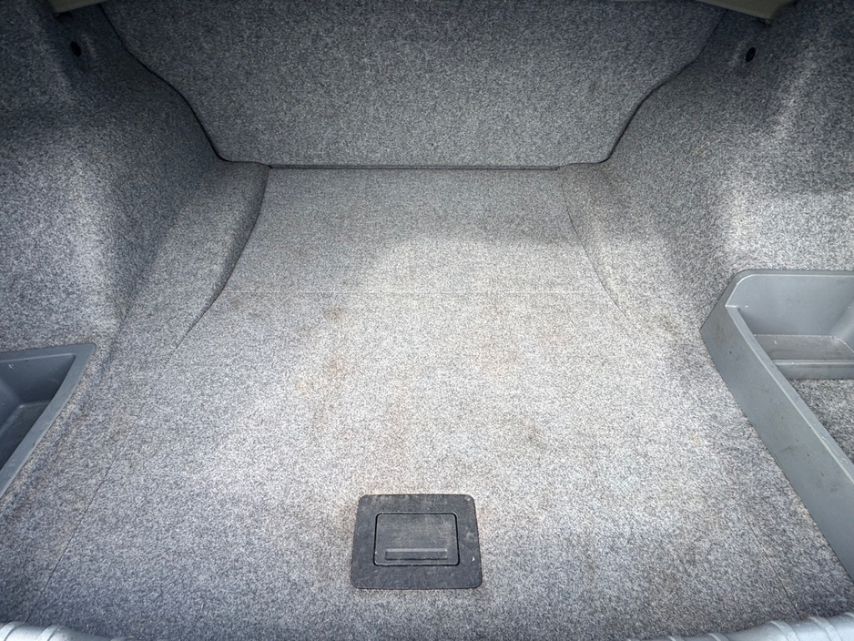 2010 BMW 3 Series - image 18