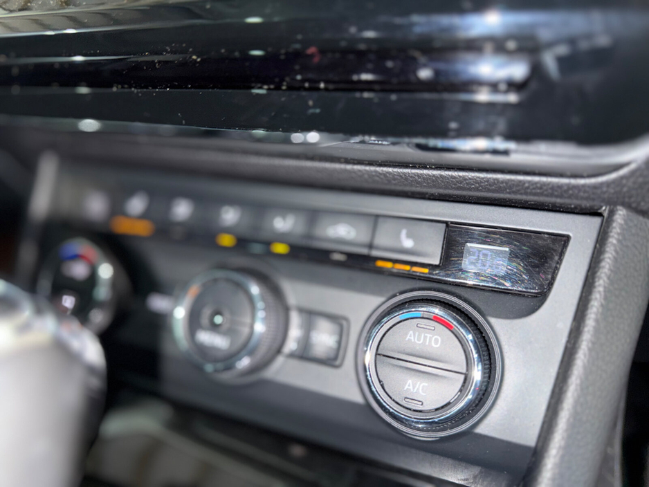 2016 Skoda Superb - image 27