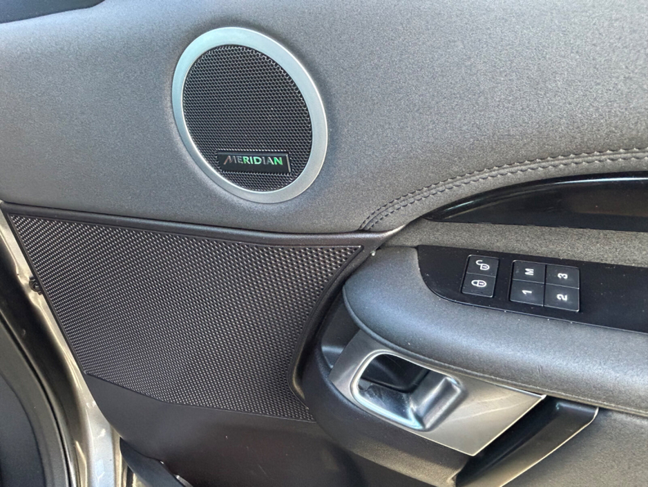 2018 Land Rover Discovery - image 21