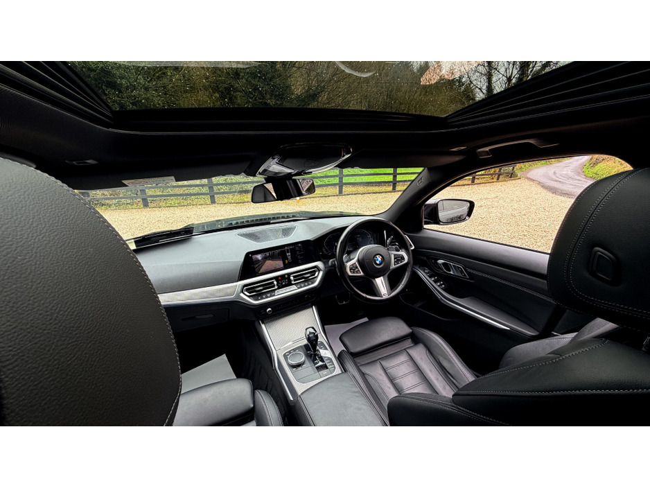 2020 BMW 3 Series - image 18