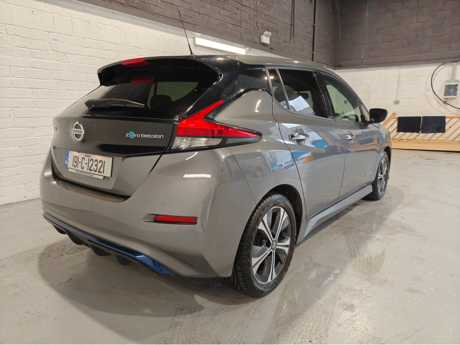 2019 Nissan Leaf - image 3