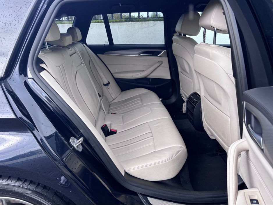 2018 BMW 5 Series - image 4