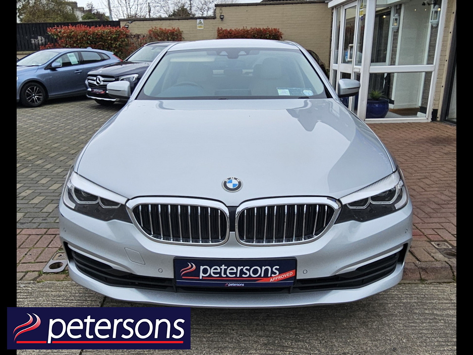 2020 BMW 5 Series - image 3