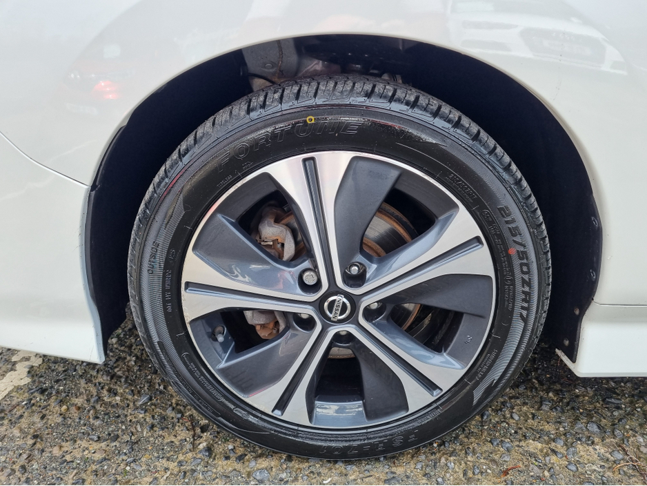 2021 Nissan Leaf - image 7