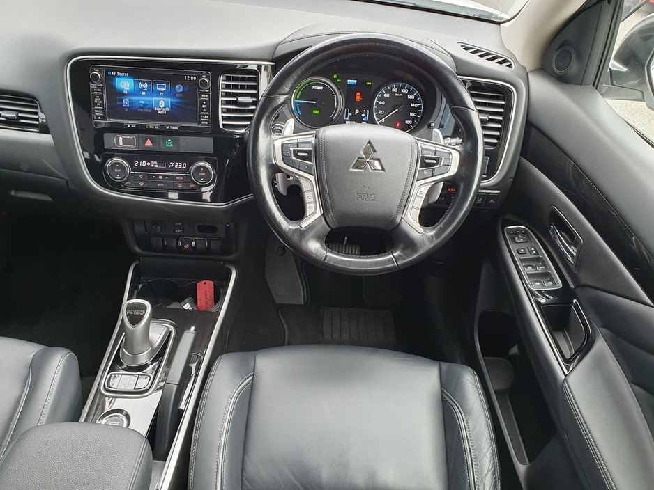 2016 Mitsubishi Outlander - image 11
