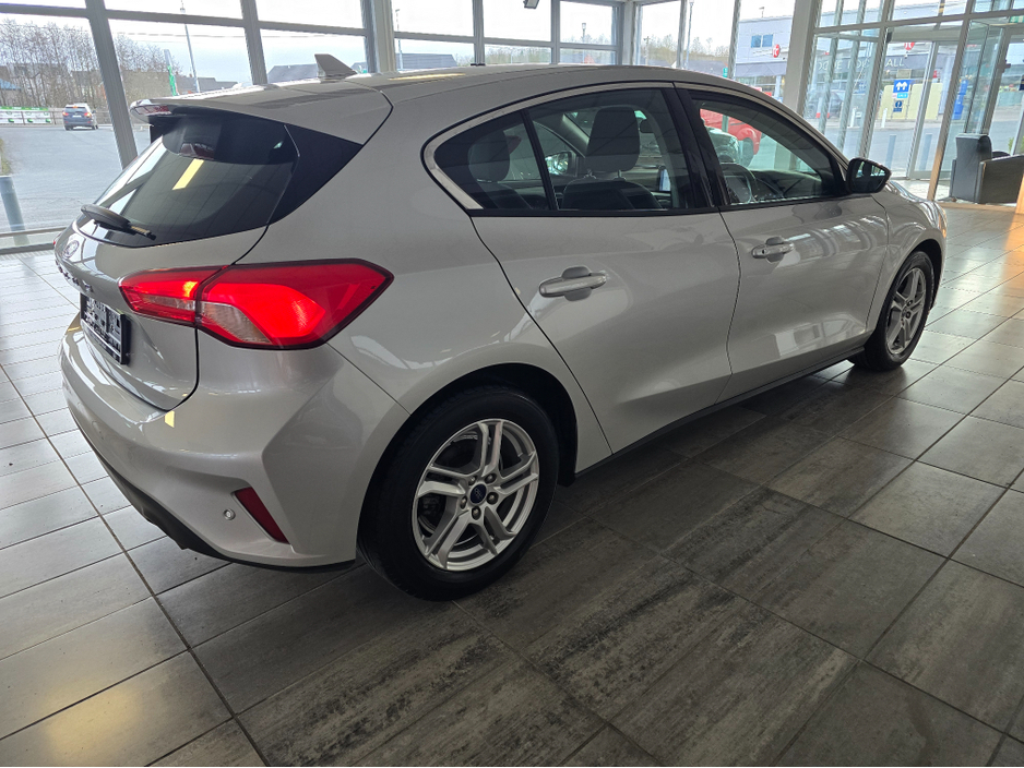 2019 Ford Focus - image 4