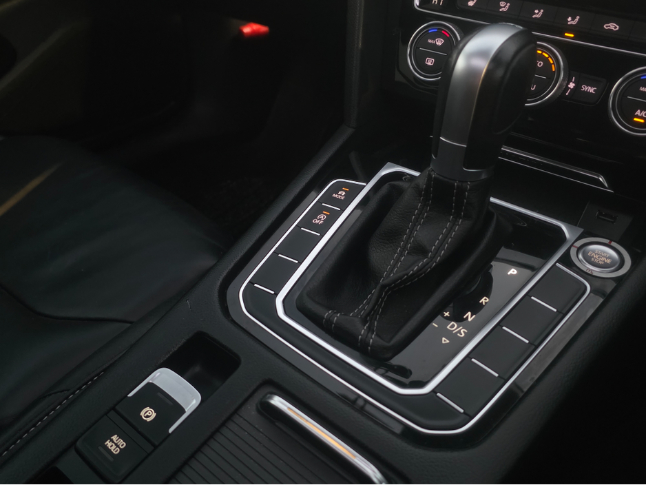 2018 Volkswagen Arteon 2.0 TSI R-LINE PANORAMIC SUNROOF 4MOTION 280BHP VIRTUALDASH FULL LEATHER HEATED ELECTRIC SEATS SAT NAV CARPLAY ANDROID AUTO BLIND SPORT PARKING SENSORS SELF PARKING ASSIST 360 CAMERA €28,950