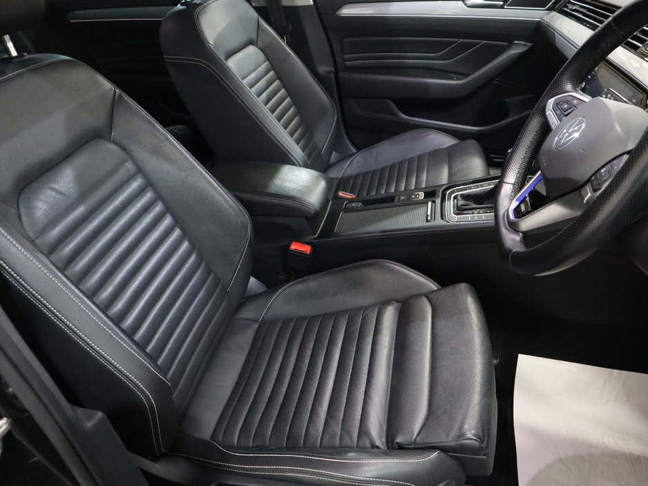 2021 Volkswagen Passat - image 24