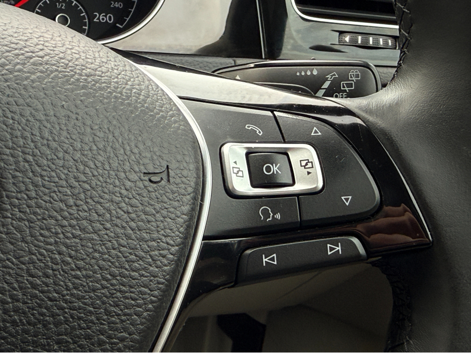 2015 Volkswagen Golf - image 21