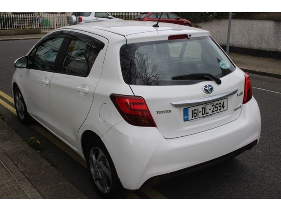 2016 Toyota Yaris - image 4