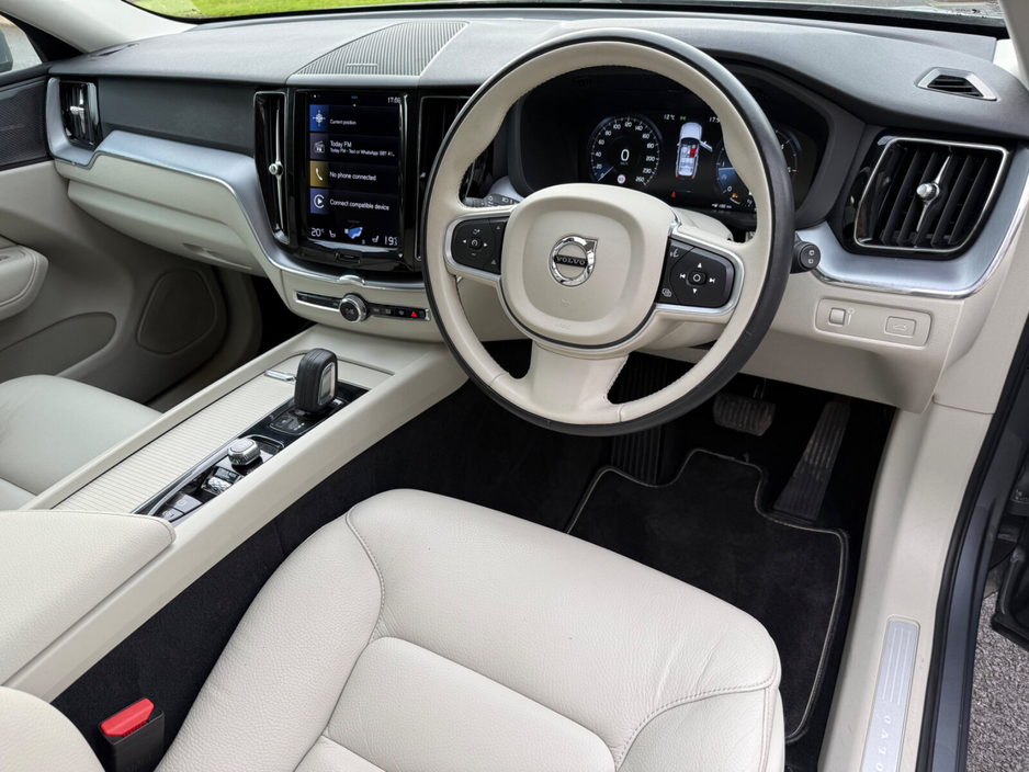 2021 Volvo XC60 - image 14