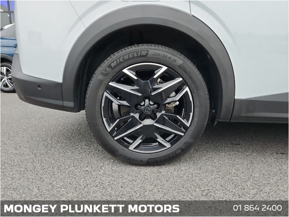 2025 Peugeot 5008 - image 10