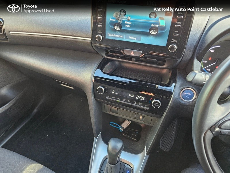 2022 Toyota Yaris Cross - image 12