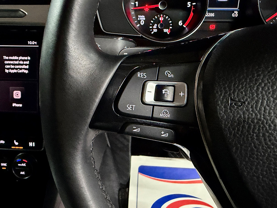 2018 Volkswagen Passat - image 41