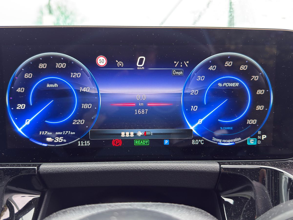 2025 Mercedes-Benz EQA - image 10