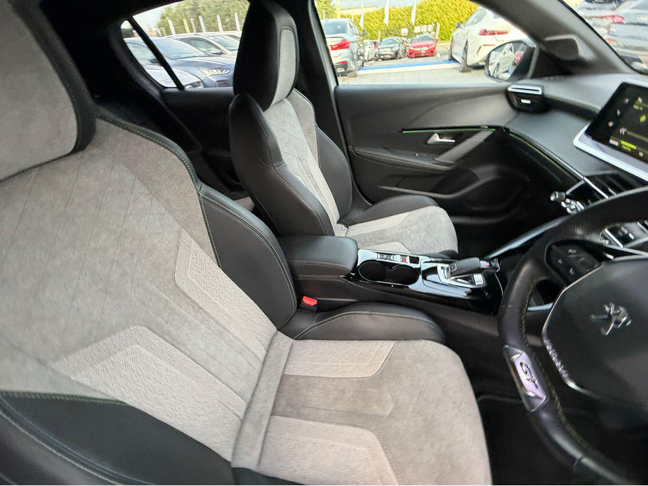 2020 Peugeot 208 - image 16