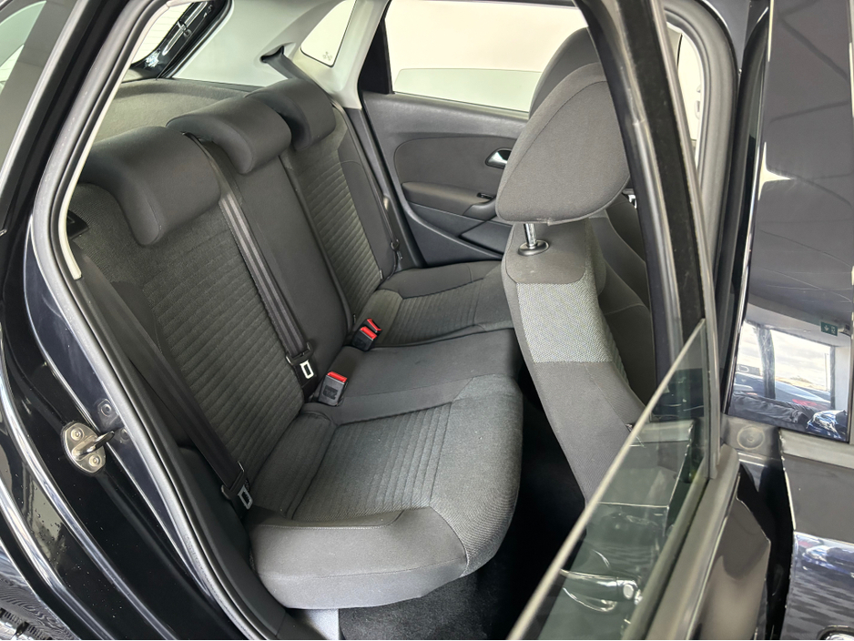 2011 Volkswagen Polo - image 10