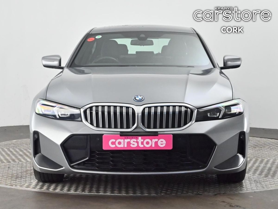 2023 BMW 3 Series - image 8