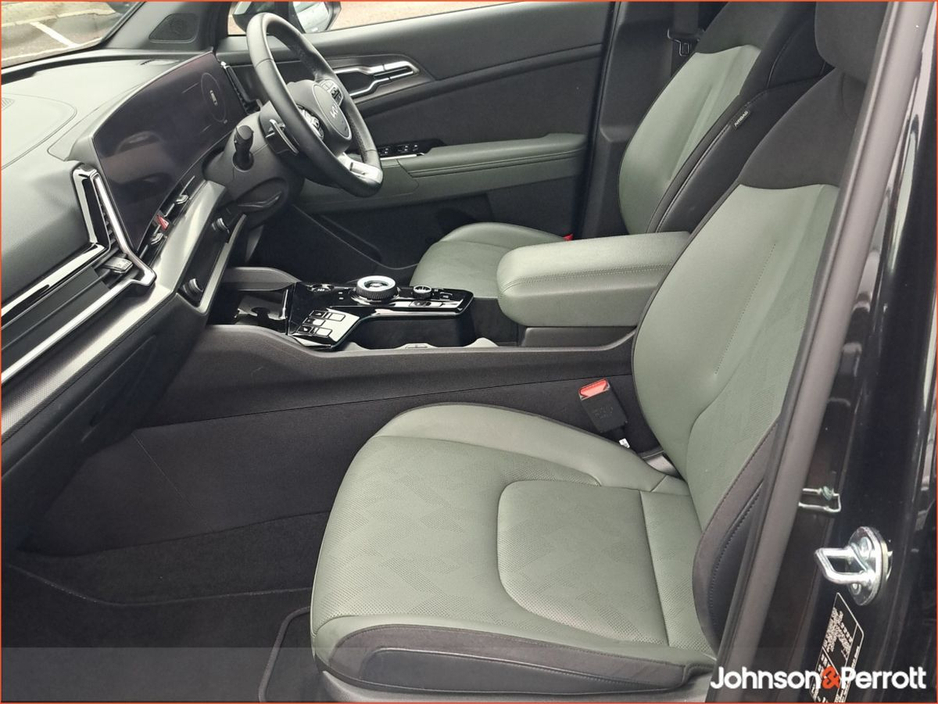 2025 Kia Sportage - image 3