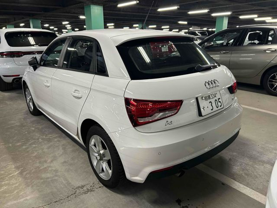 2015 Audi A1 - image 2