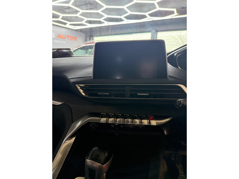 2020 Peugeot 5008 - image 18