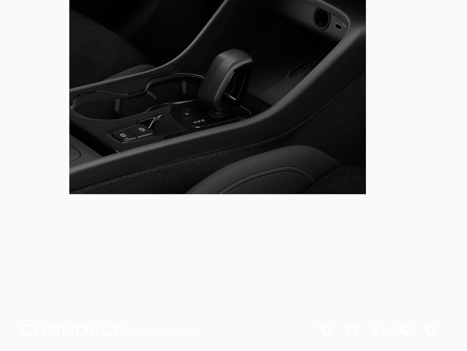 2026 Volvo XC40 - image 11