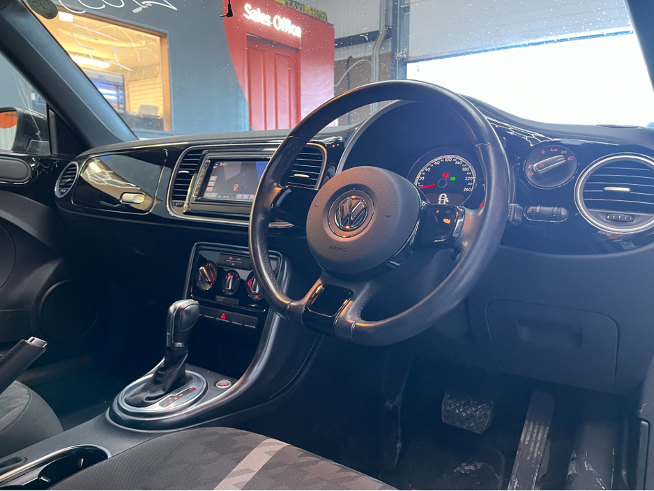 2017 Volkswagen Beetle 2017 VOLKSWAGEN BEETLE 1.2 AUTOMATIC WITH REVERSE CAMERA AND MORE