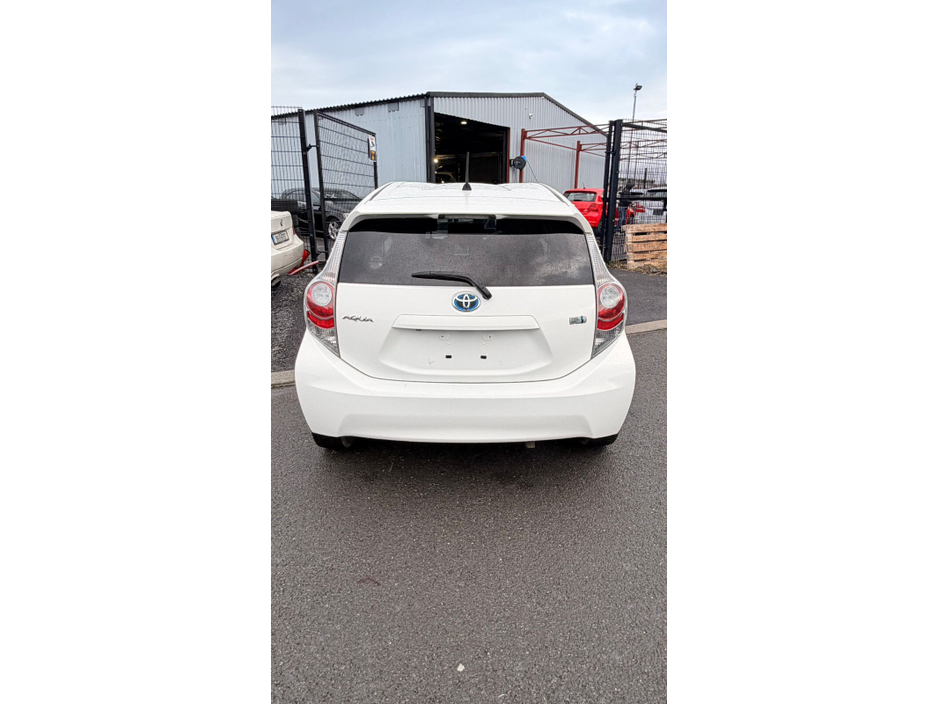 2012 Toyota Aqua  €8,000