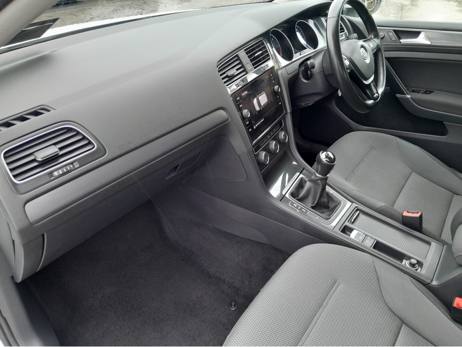 2017 Volkswagen Golf - image 23