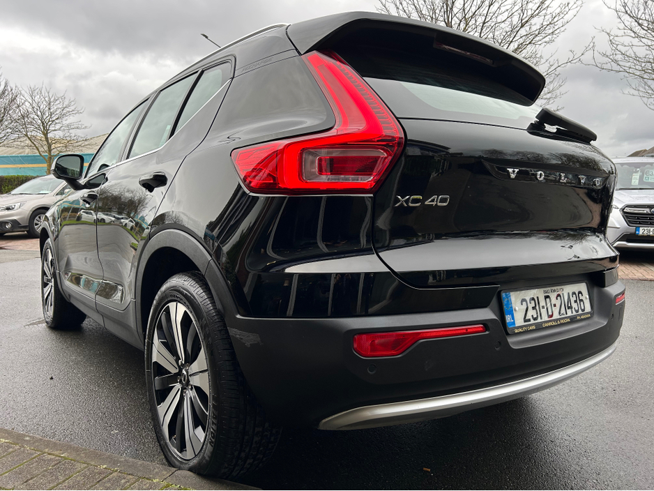 2023 Volvo XC40 - image 12