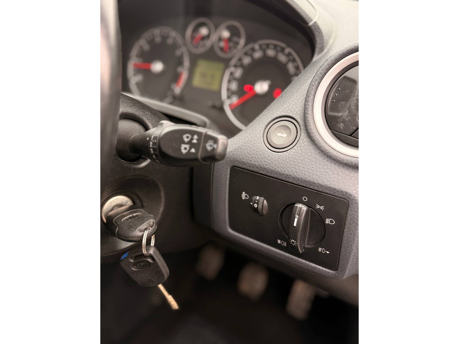 2007 Ford Fiesta - image 24