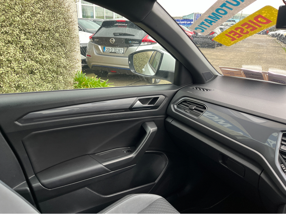 2021 Volkswagen T-Roc R-LINE AUTOMATIC 2.0 DIESEL //LOW MILES//HALF LEATHER SEATS//ADAPTIVE CRUISE CONTROL//REVERSE CAMERA//KEYLESS ENTRY// €27,950